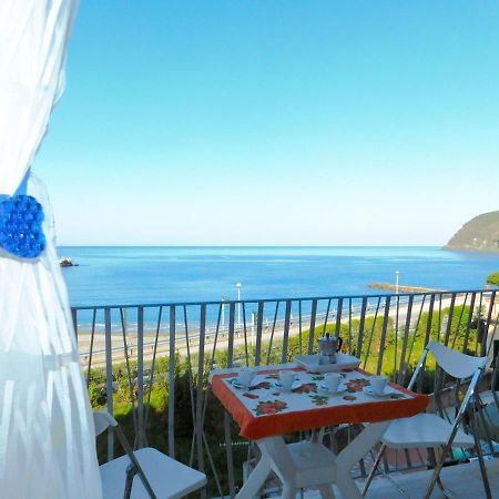 Bilocale Con Favolosa Vista Mare 레반토 외부 사진