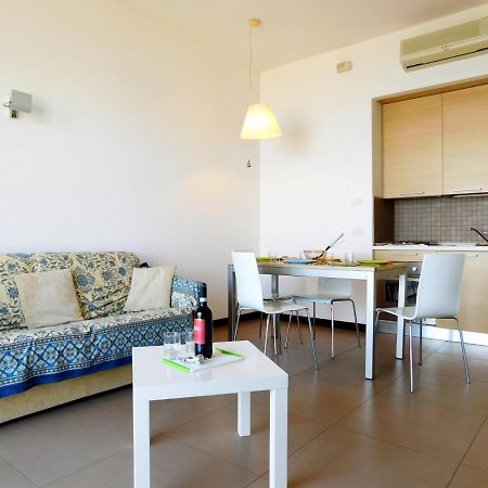 Bilocale Con Favolosa Vista Mare 레반토 외부 사진