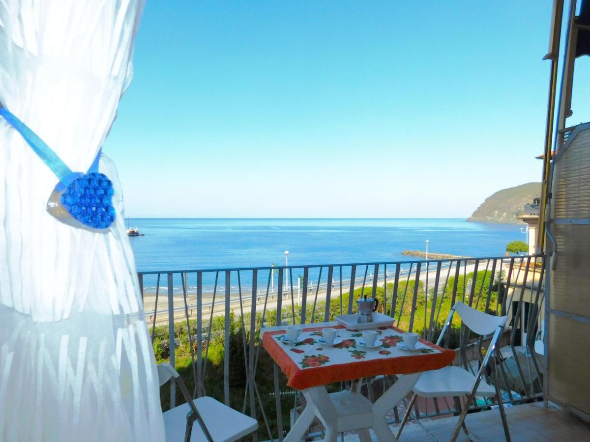 Bilocale Con Favolosa Vista Mare 레반토 외부 사진