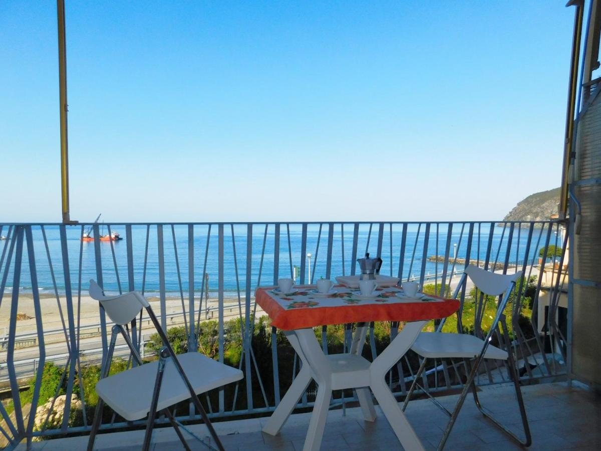 Bilocale Con Favolosa Vista Mare 레반토 외부 사진